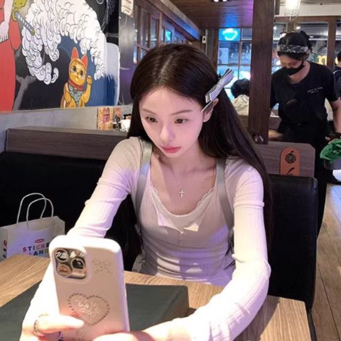 Áo sơ mi nhung Đức mềm mại dành cho nữ mùa thu đông với áo thun dài tay phối ren phong cách Mỹ á