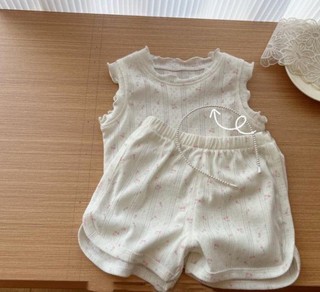 Bộ đồ mặc nhà không tay in hoa thường ngày màu trắng nhạt cho bé gái mùa hè