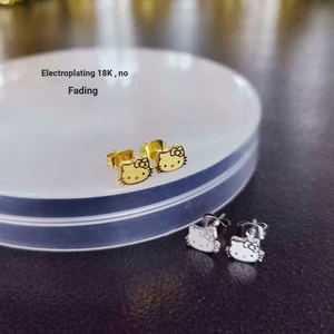 KT Mèo Bông Tai Thép Titan Không Phai Màu Niche Ngọt Ngào Hoạt Hình Dễ Thương Bé Gái Tắm Miễn Phí Chọn Bông Tai Nhỏ