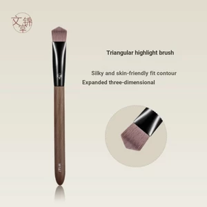 Wenjintang W127 Triangle Highlighter Brush Bàn chải sắt Bàn chải làm sáng da mặt Rãnh rách Đầu mắt Góc miệng Che khuyết điểm Bàn chải che khuyết điểm
