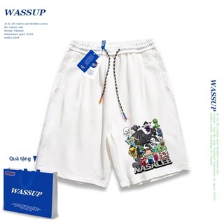 Thương hiệu WASSUP Đồng thương hiệu 2024 Quần short dáng rộng Unisex phong cách mới, sử dụng chất liệu Cotton Co giãn dày, thích hợp cho quần short hợp thời trang mùa hè, chống mài mòn, dễ dàng kết hợp, thoáng khí thoải mái, tận hưởng thời gian mát mẻ!
