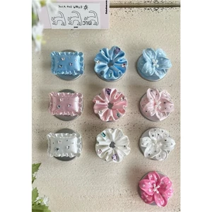 Giá đỡ điện thoại chất liệu acrylic hoa