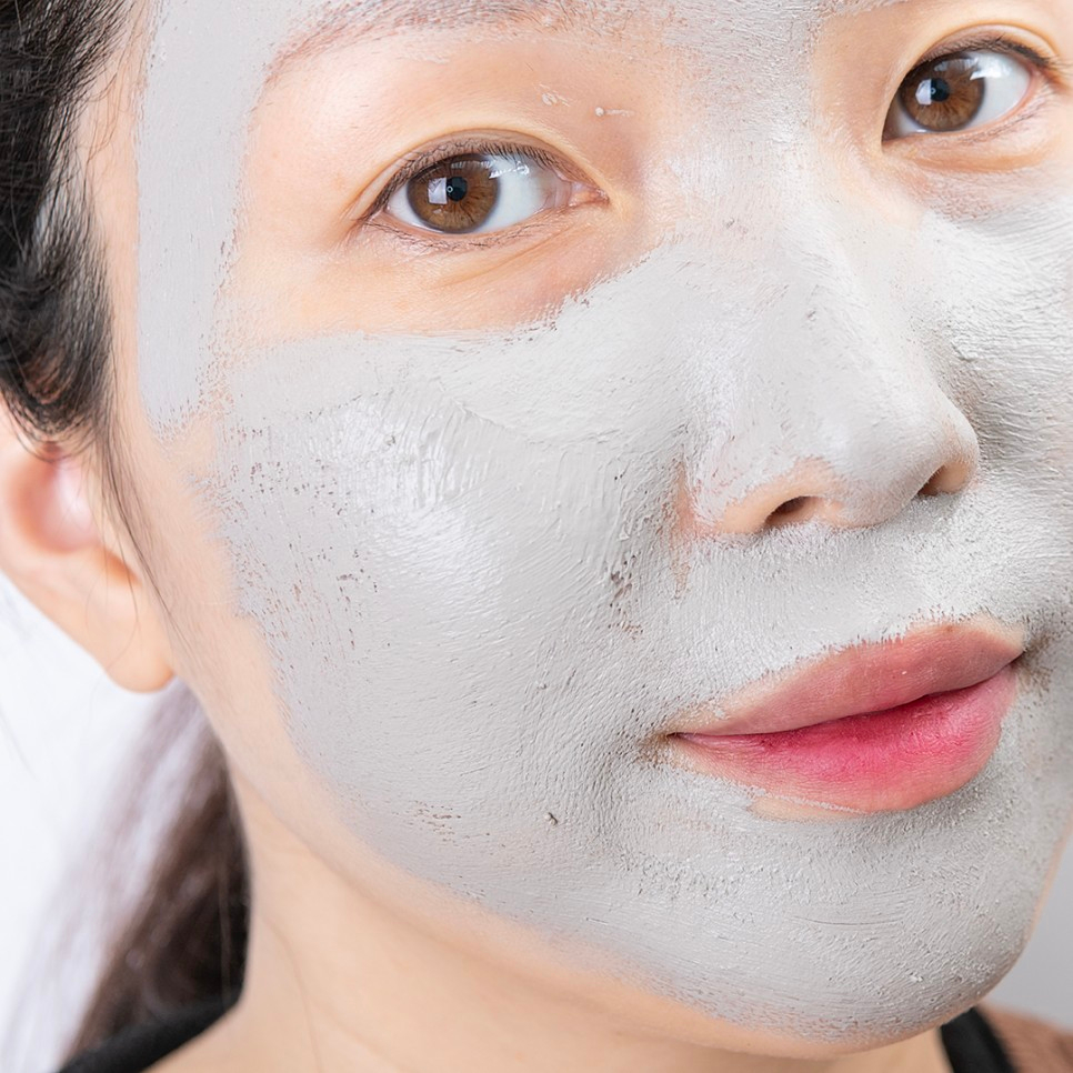 Mặt nạ đất sét đá tro núi lửa thu nhỏ lỗ chân lông Innisfree Super Volcanic  Pore Clay Mask 100ml
