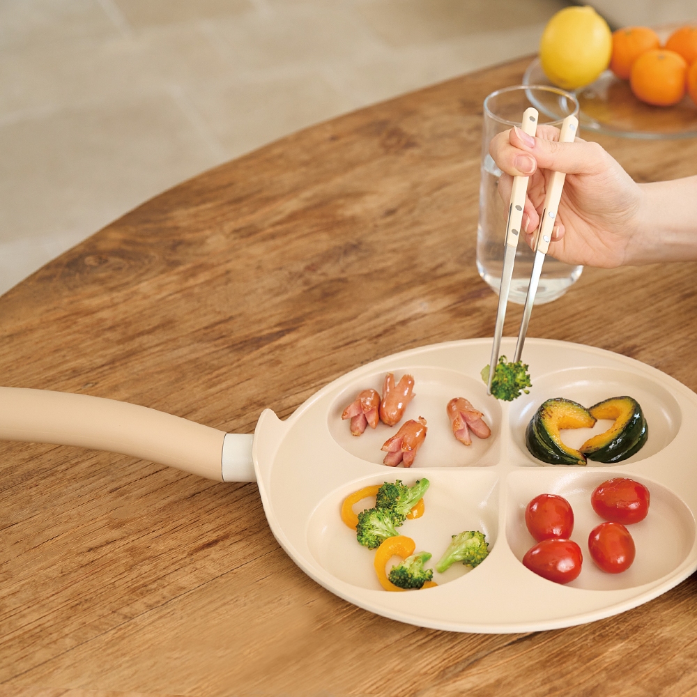 TRUECOOK Tấm phủ gốm Chảo trứng 4 lỗ màu be • Tương thích cảm ứng IH