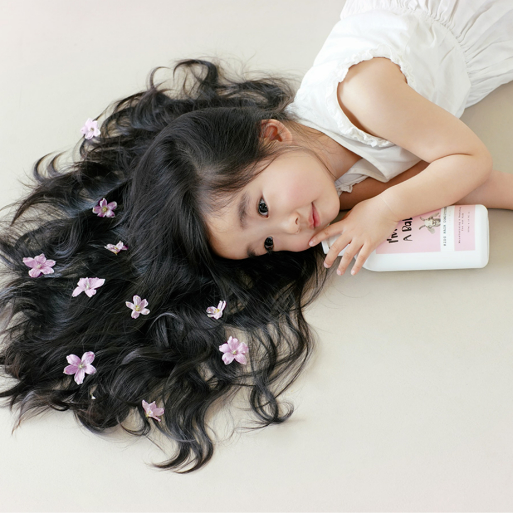 Dầu xả cho bé I'm Not A Baby chiết xuất sữa dê và bơ hạt mỡ (500ml)