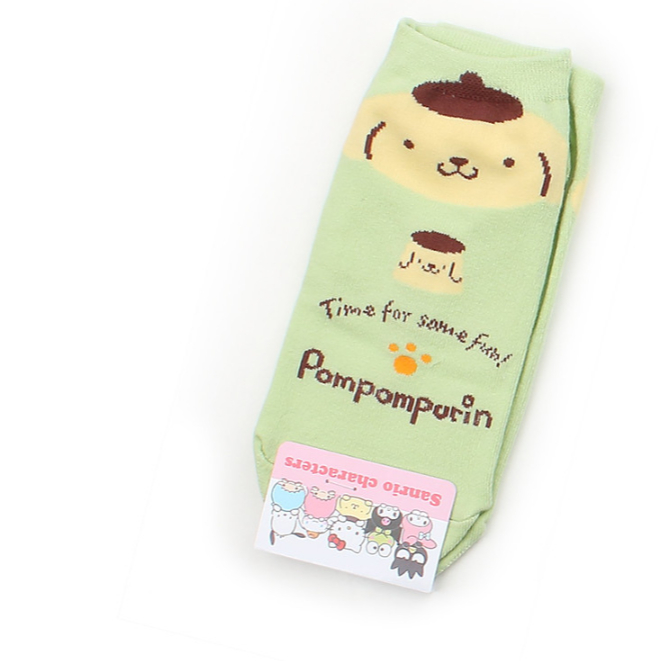 Tất thể thao Sanrio với họa tiết Dalgona và các nhân vật yêu thích như Kitty, Kuromi, Pompompurin, Pochacco, và Cinnamoroll