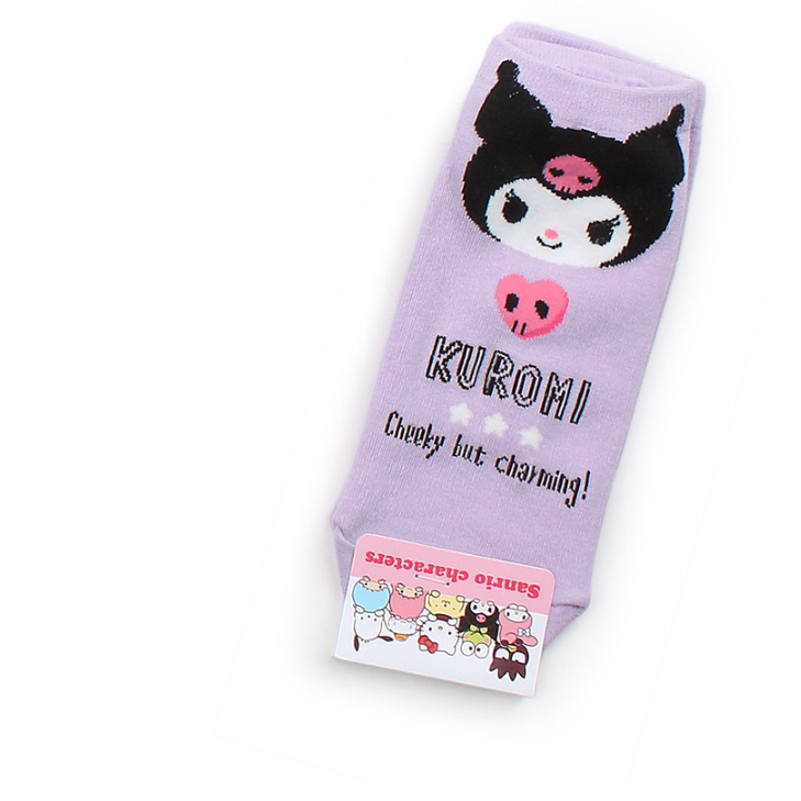 Tất thể thao Sanrio với họa tiết Dalgona và các nhân vật yêu thích như Kitty, Kuromi, Pompompurin, Pochacco, và Cinnamoroll