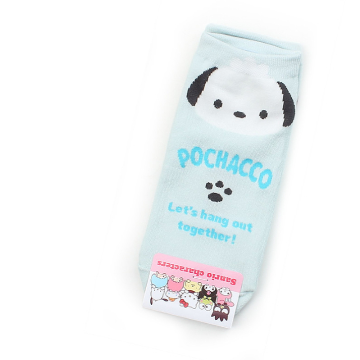 Tất thể thao Sanrio với họa tiết Dalgona và các nhân vật yêu thích như Kitty, Kuromi, Pompompurin, Pochacco, và Cinnamoroll