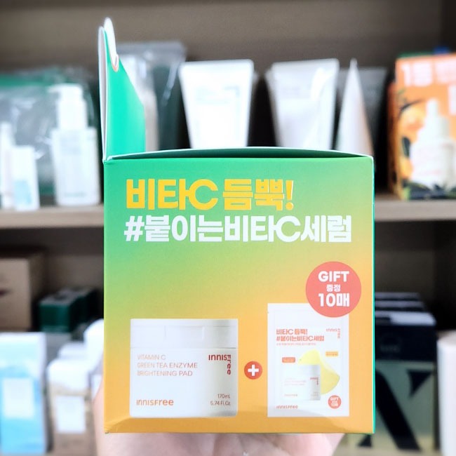 OLIVE YOUNG EDITION [60 PAD + 10 PAD] VITAMIN C Green Tea Enzyme Brightening Pad (Chăm sóc da Hàn Quốc, Làm đẹp Hàn Quốc, K-Beauty)