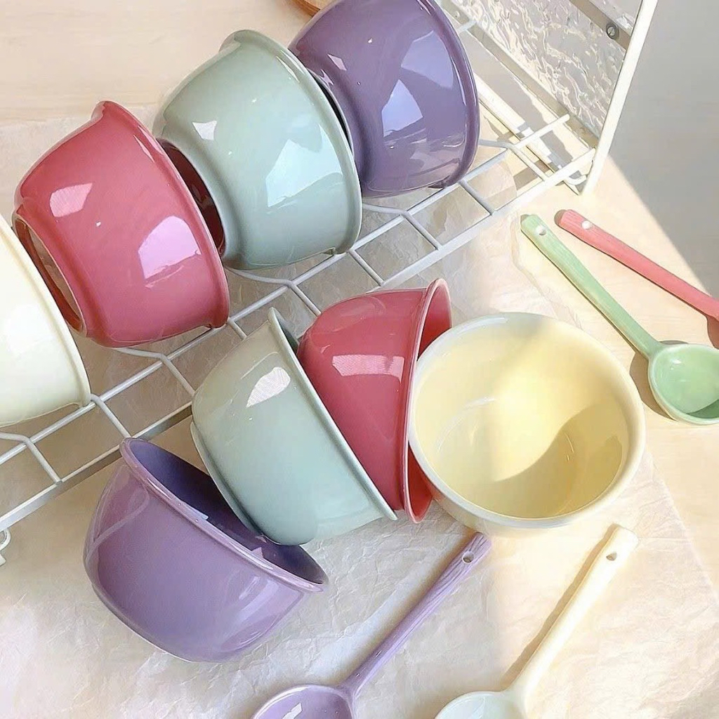 Set 4 bát kèm 4 thìa sứ mix màu pastel – xinh xắn, tiện lợi cho mọi gian bếp
