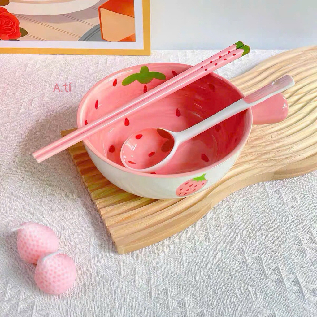 Bát Sứ Dâu Tây Kèm Đũa + Thìa Siêu Xinh