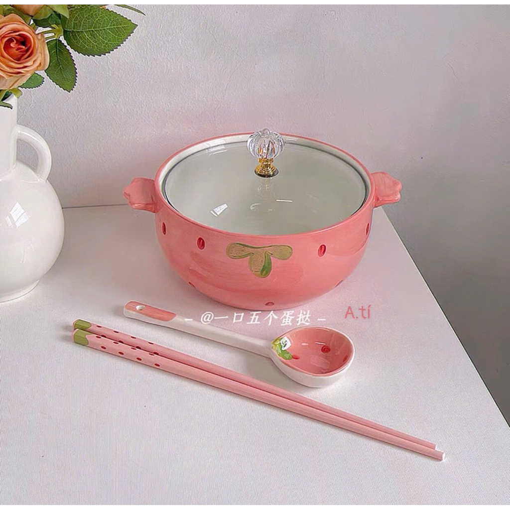 Tô sứ dâu kèm nắp kính + muỗng + đũa siêu xinh – vừa dùng vừa decor