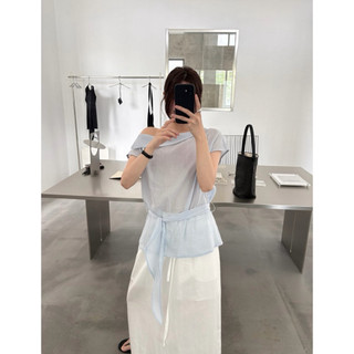 𝙉𝙐𝙇𝙇 𝙏𝙊𝙋 - Áo Linen Lệch Vai Kèm Dây Buộc
