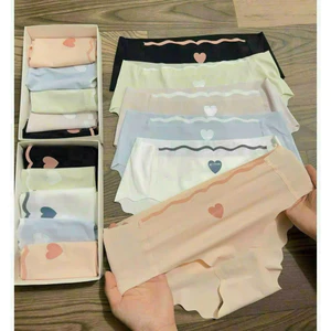 Set hộp 5 quần Lót Nữ Đúc Tim Muji Không Đường May – Mềm Mịn, Ôm Dáng, Siêu Thoải Mái