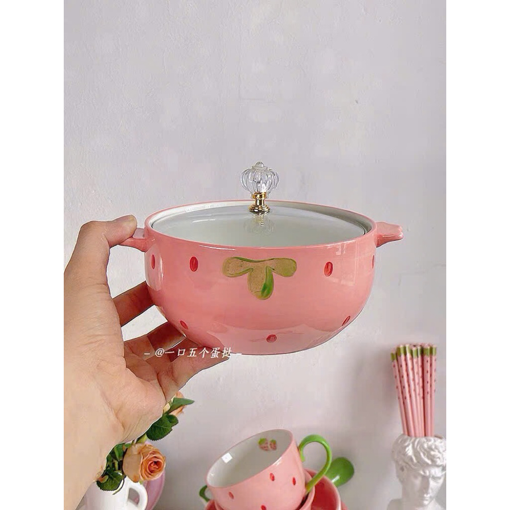 Tô sứ dâu kèm nắp kính + muỗng + đũa siêu xinh – vừa dùng vừa decor