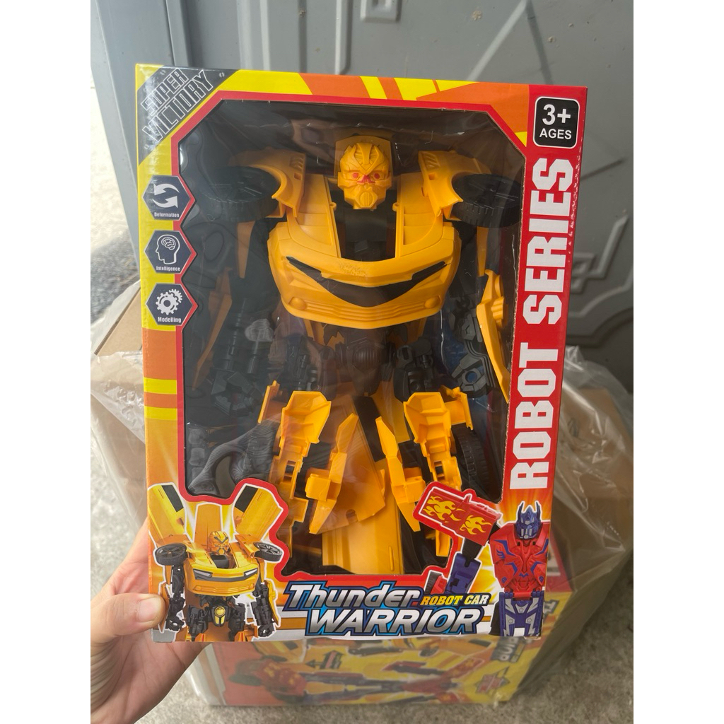 Bộ đồ chơi Robot biến hình thành ô tô siêu ngầu (mẫu màu Vàng Bumblebee huyền thoại) cực kỳ ăn khách.