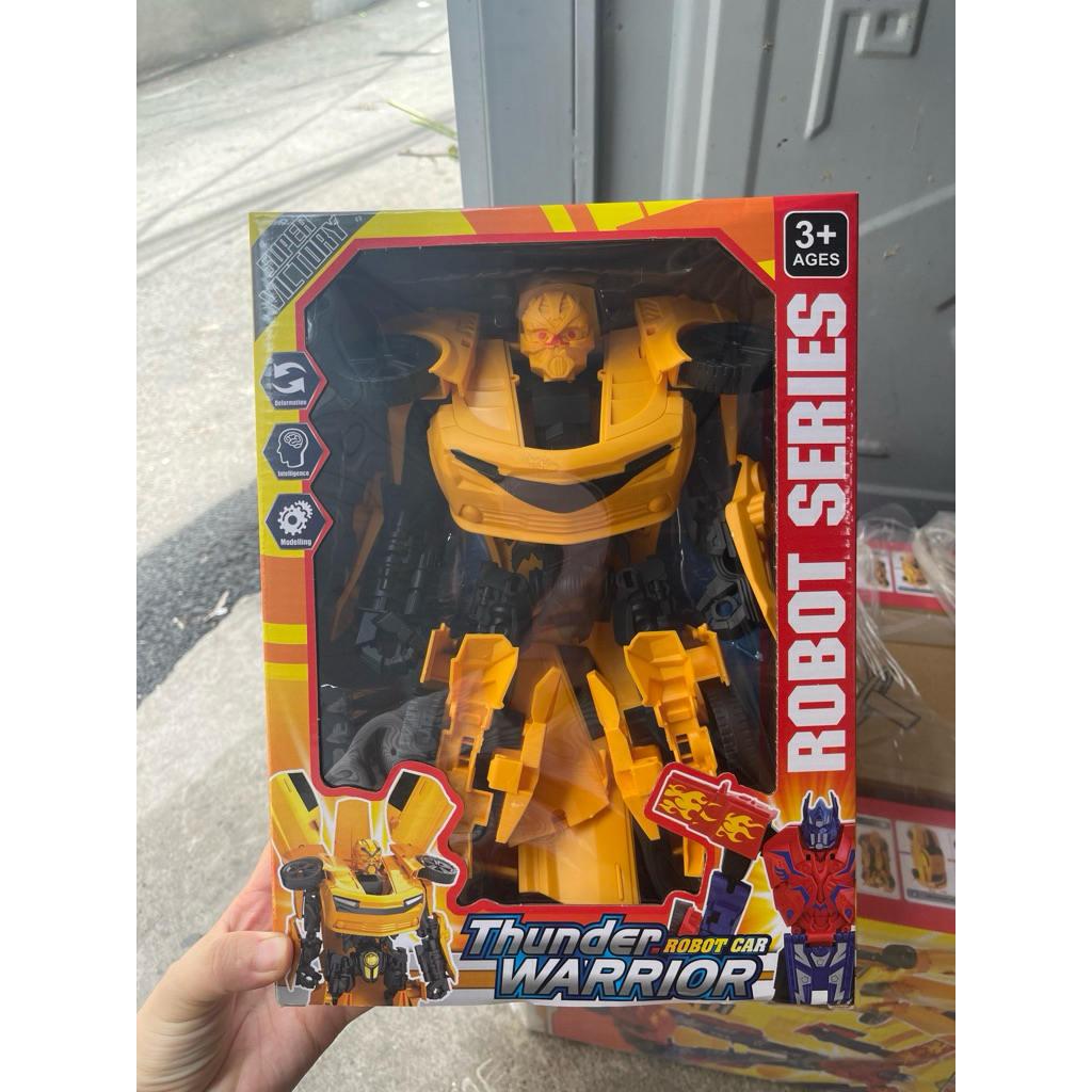 Bộ đồ chơi Robot biến hình thành ô tô siêu ngầu (mẫu màu Vàng Bumblebee huyền thoại) cực kỳ ăn khách.