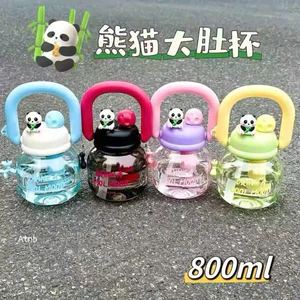 bình nước gấu trúc 800ml kèm ống hút – bình nước nhựa dễ thương có lọc trà và móc treo
