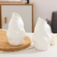 Bình hoa cổ dài bằng nhựa trắng phong cách châu Âu để trang trí hoa khô sinh hoạt❀