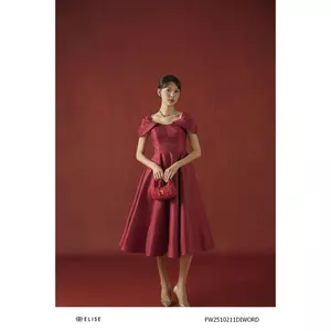 Đầm tafta đỏ thẫm trễ vai thiết kế Elise O2O mã FW2510211DIWORD