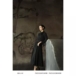 Chân váy voan vân ô đen xòe thiết kế Elise O2O mã FW2511013BKWOBK