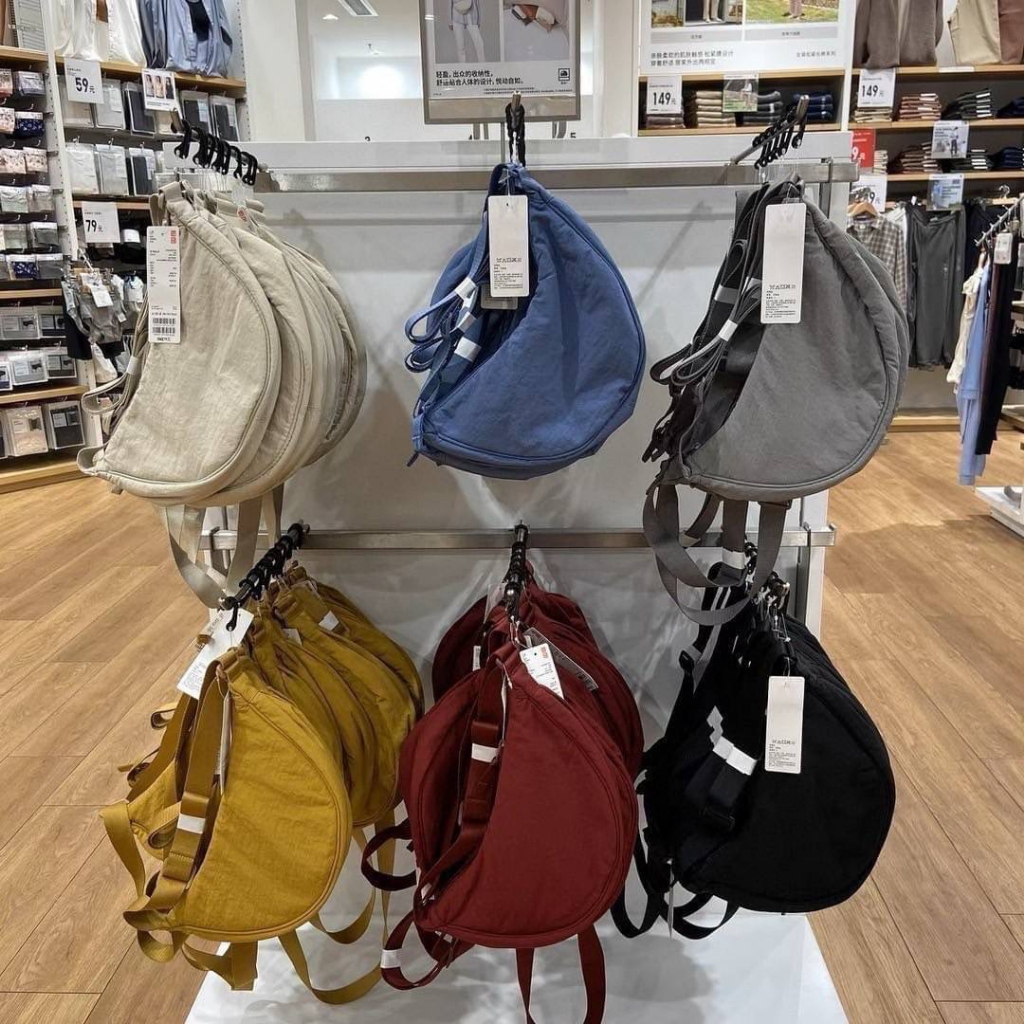 Có 8 màu mới. Túi đeo vai Mini tròn Uniqlo Vải Polyester ngực Nylon nhẹ