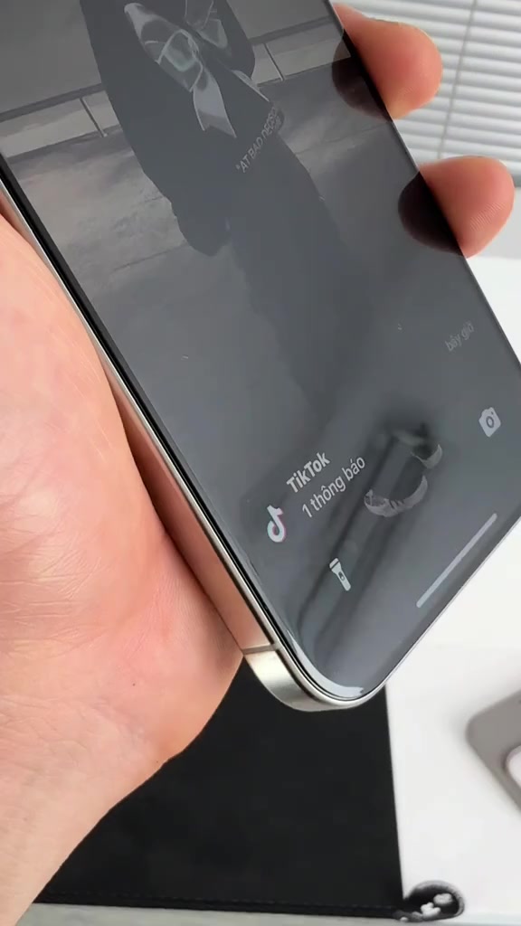 Kính Cường Lực FUKI40 FK01 iPhone Full Viền Vô Cực Siêu Trong,Không Lẹm viền, Có Khung Tự Dán Cho IPhone 15 16 series