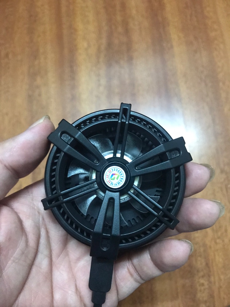 Quạt X12 có đèn LED RGB