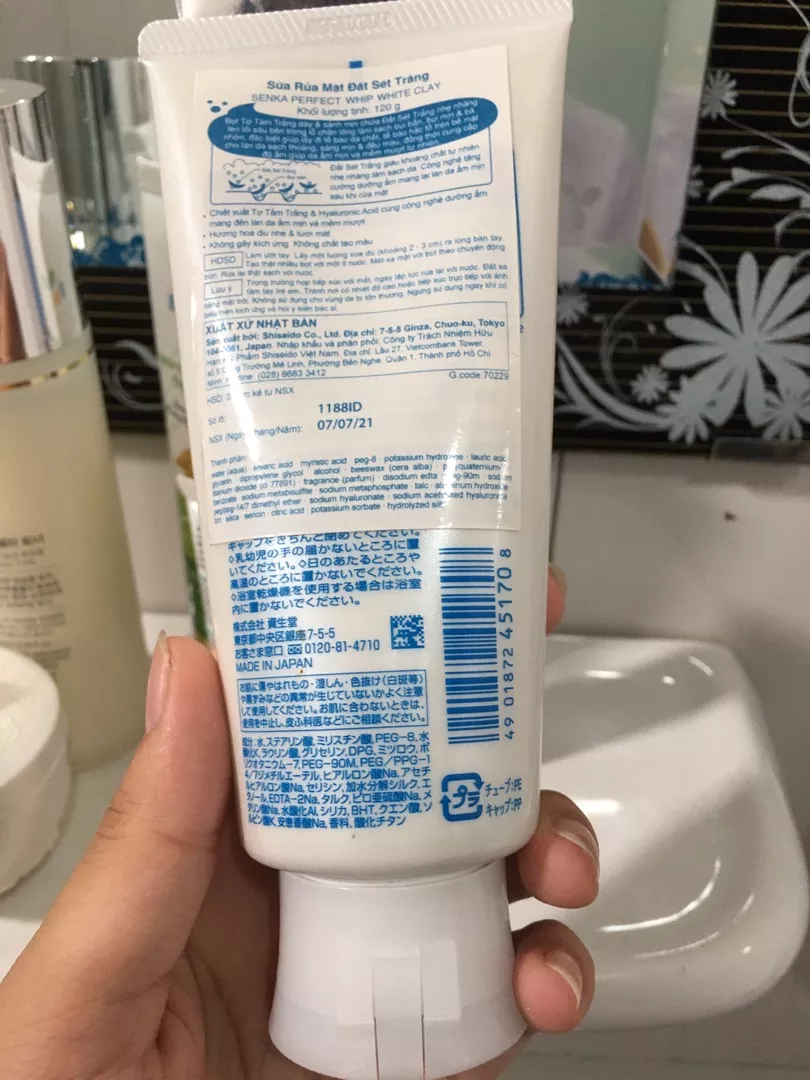 Bọt tơ tằm trắng Senka Perfect Whip mịn