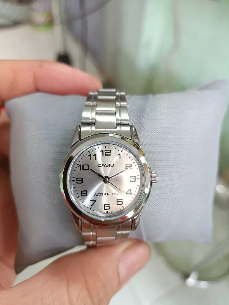 Thiết kế chi tiết đồng hồ Casio MTP/LTP-V001D-7B