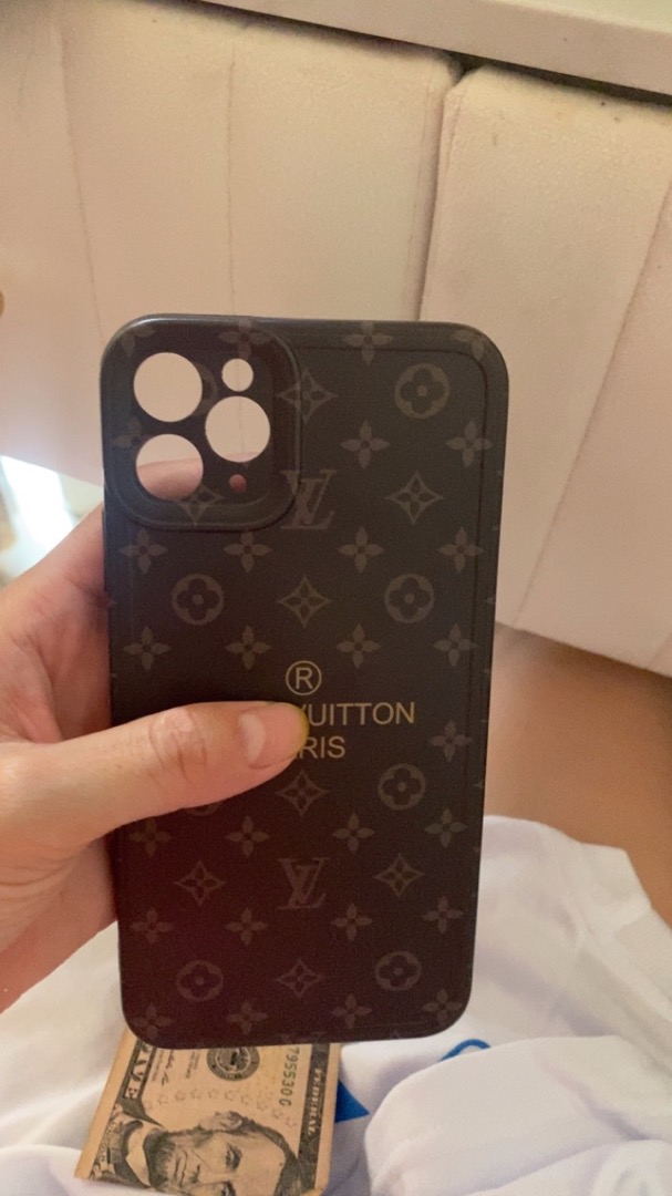 Ốp lưng điện thoại thủ công iPhone … từ da cắt túi LV chính hãng – LV  monogram