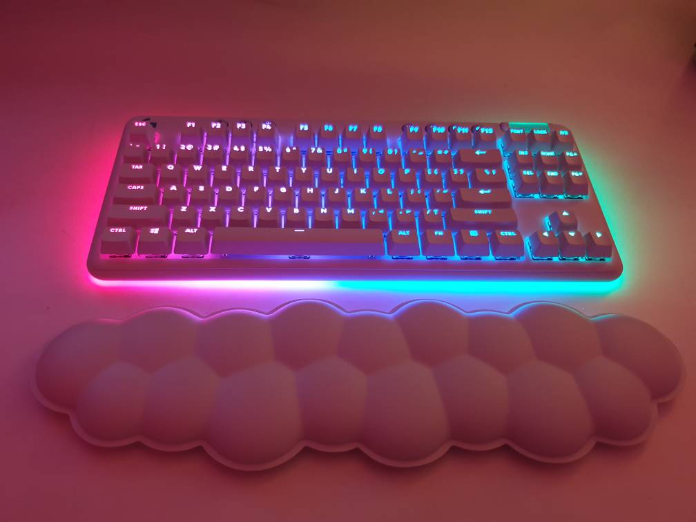 Đèn LIGHTSYNC RGB trên Logitech G715