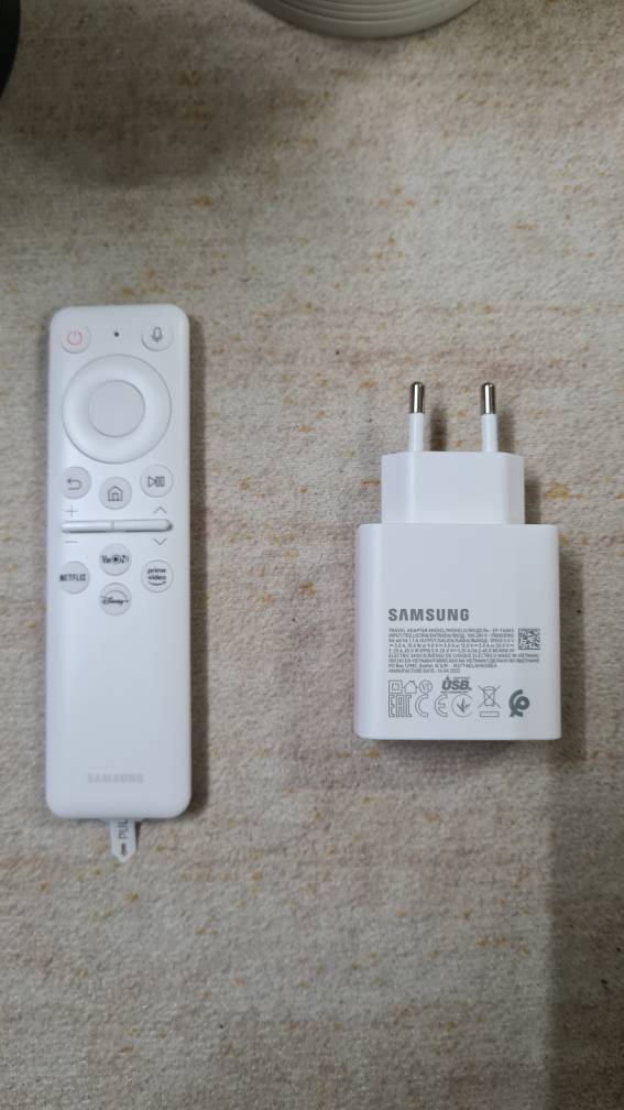 Máy chiếu Samsung hỗ trợ trình chiếu màn hình lớn