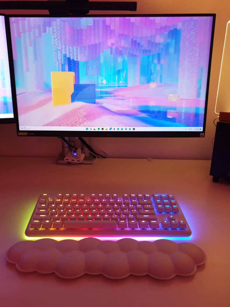 Thiết kế TKL và kê tay Logitech G715