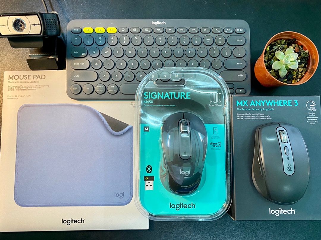 Đế chống trượt Logitech Studio Series