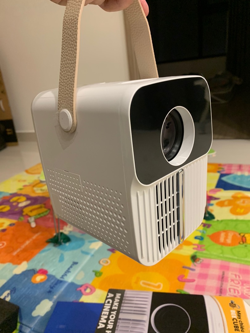 Máy chiếu BEECUBE dùng cho xem phim