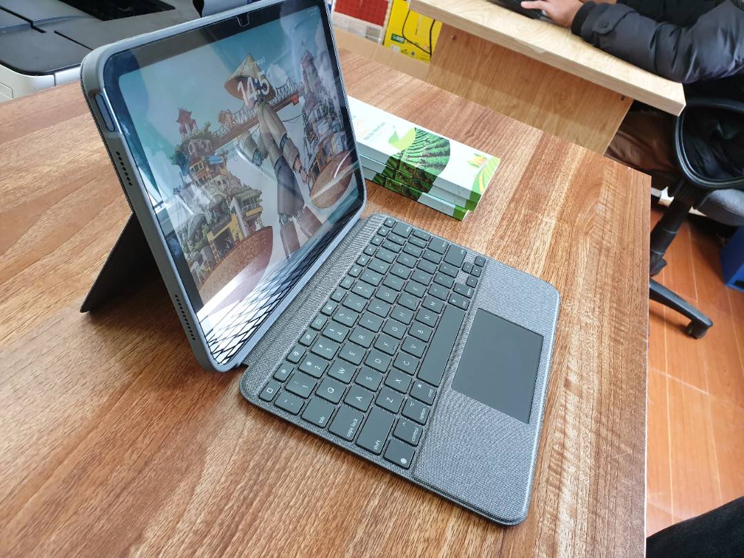 Bao da kèm bàn phím Logitech