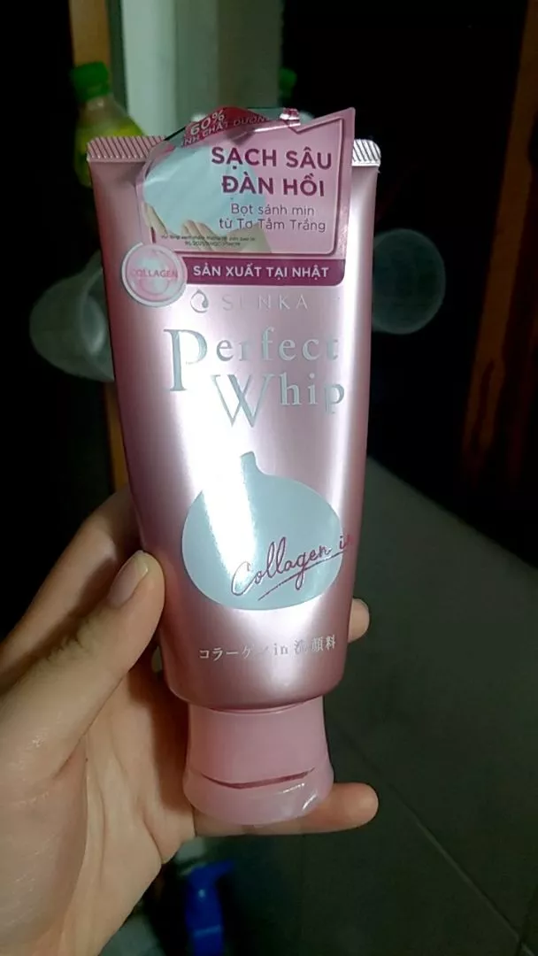 Sữa rửa mặt Senka Perfect Whip Collagen - kết cấu bọt mịn
