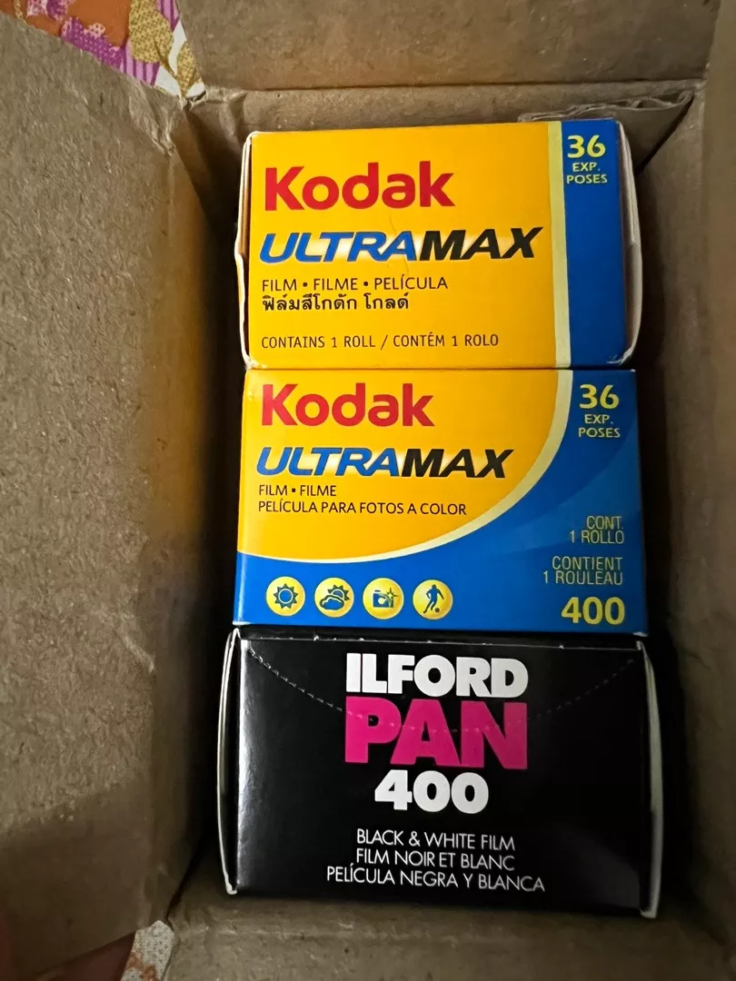 Film 35mm ILFORD PAN 400 trắng đen