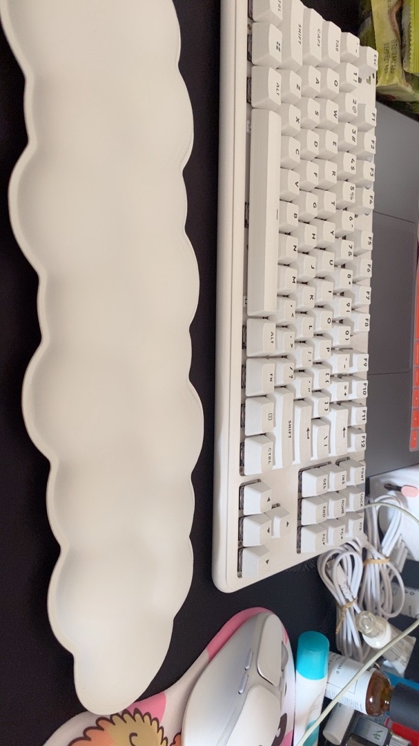 Bàn phím gaming Logitech G715 TKL