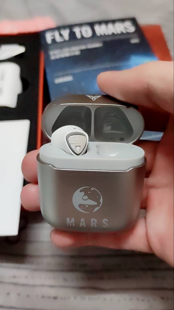 Hộp đựng phiên bản đặc biệt Fly To Mars