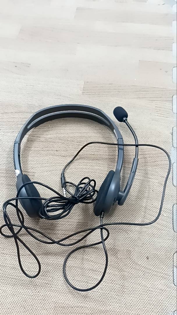 Tai nghe chụp tai Logitech H111