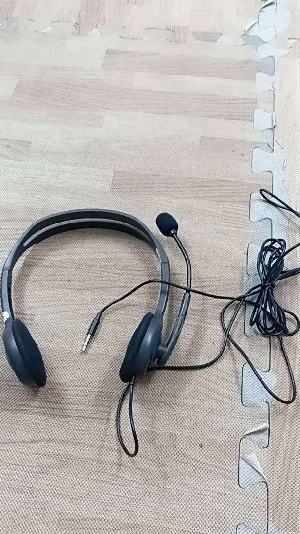 Thiết kế Logitech H111