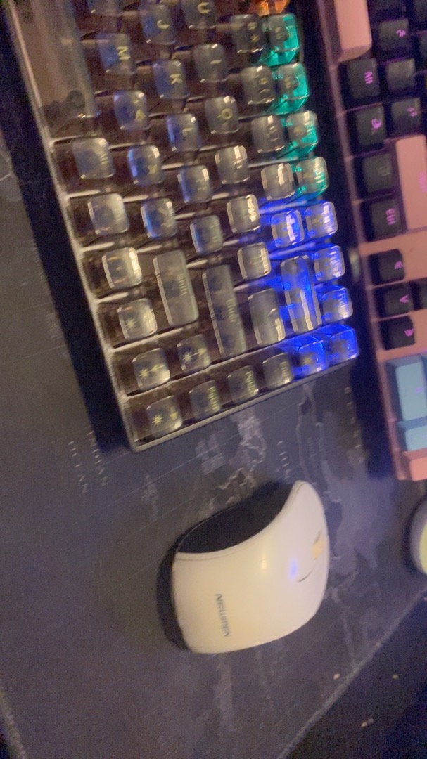 Đèn LED Rainbow trên LEAVEN K840