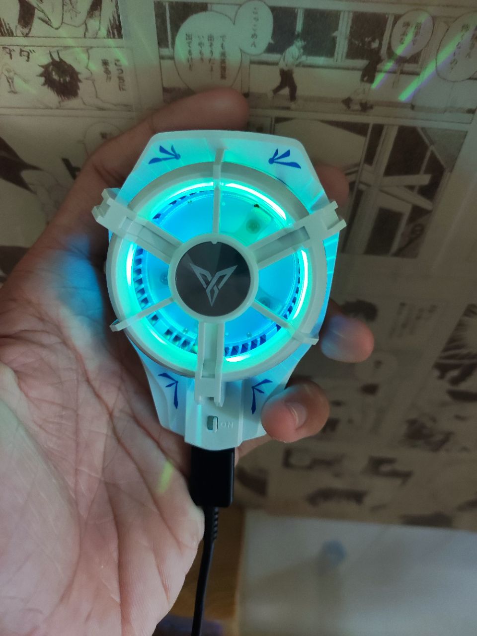Thiết kế kẹp điện thoại Flydigi B5