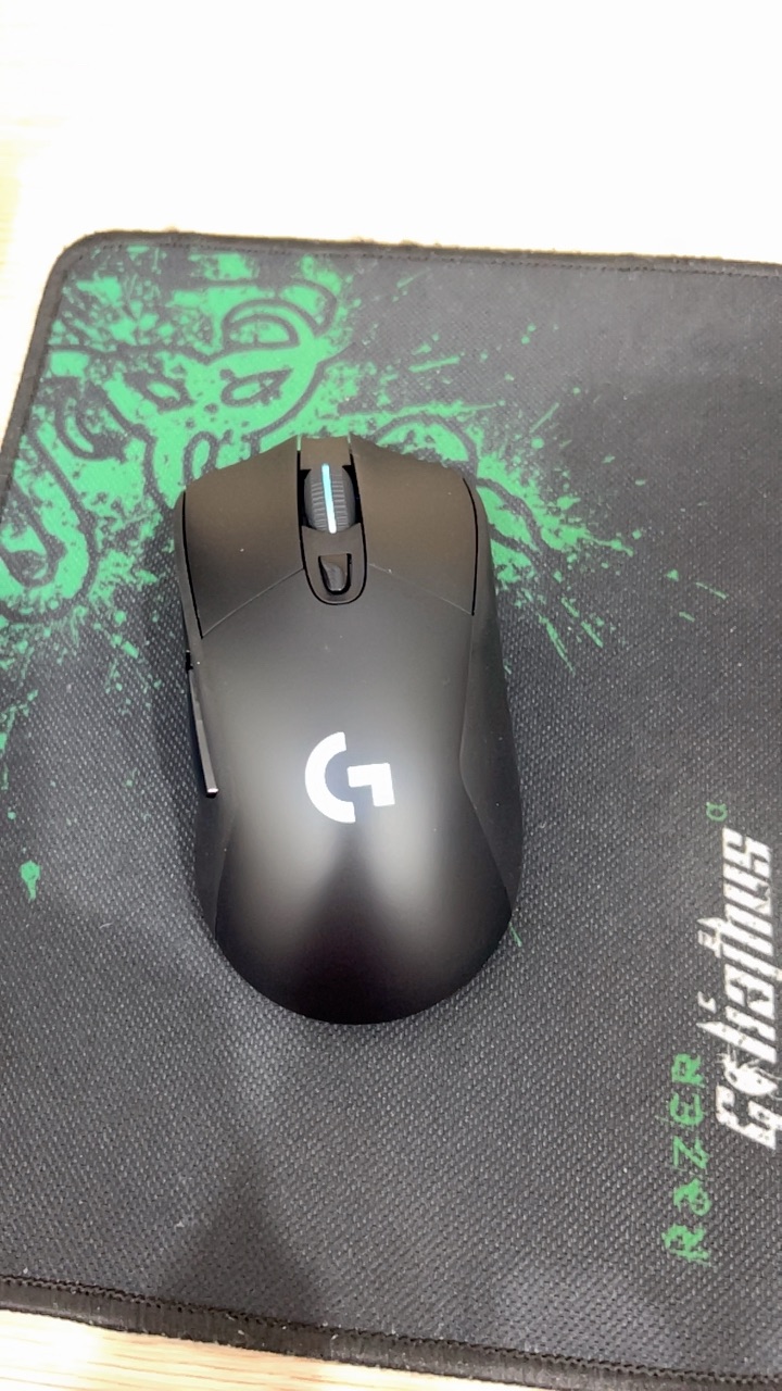 Logitech G703 với quả cân điều chỉnh