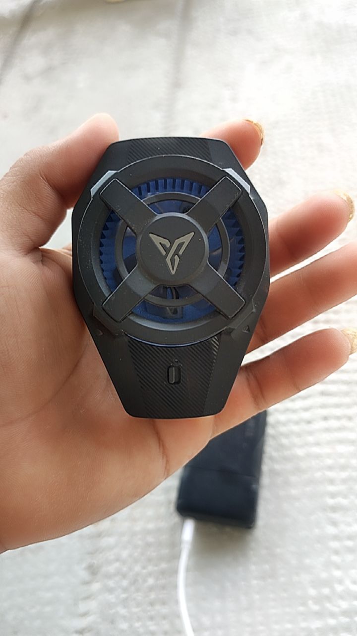 Flydigi B6 Lite kèm cáp sạc