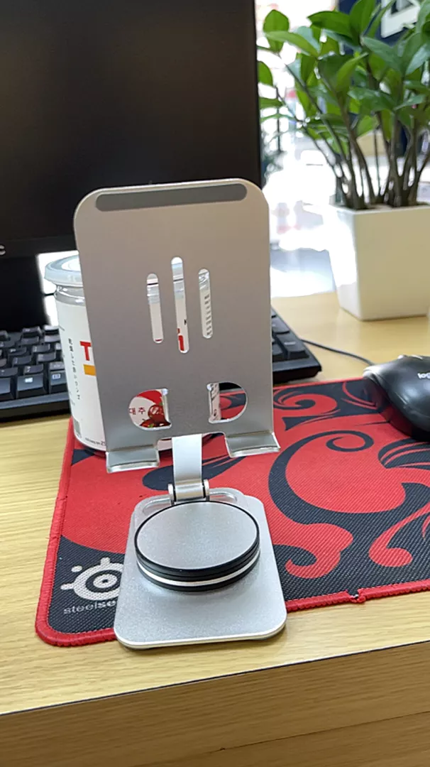 Giá đỡ GOOJODOQ gập gọn khi đặt máy tính bảng