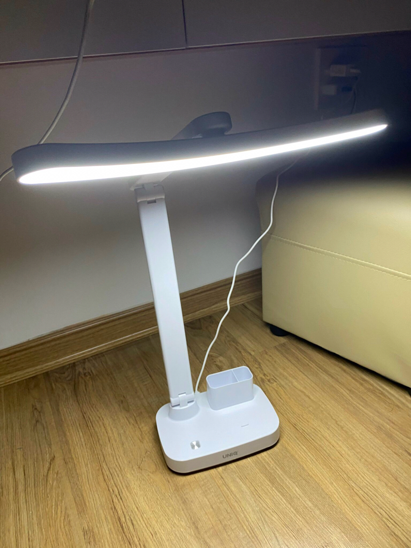 Đèn học để bàn chống cận thị UNIQ Solar E7 đèn học tích điện - ảnh 6