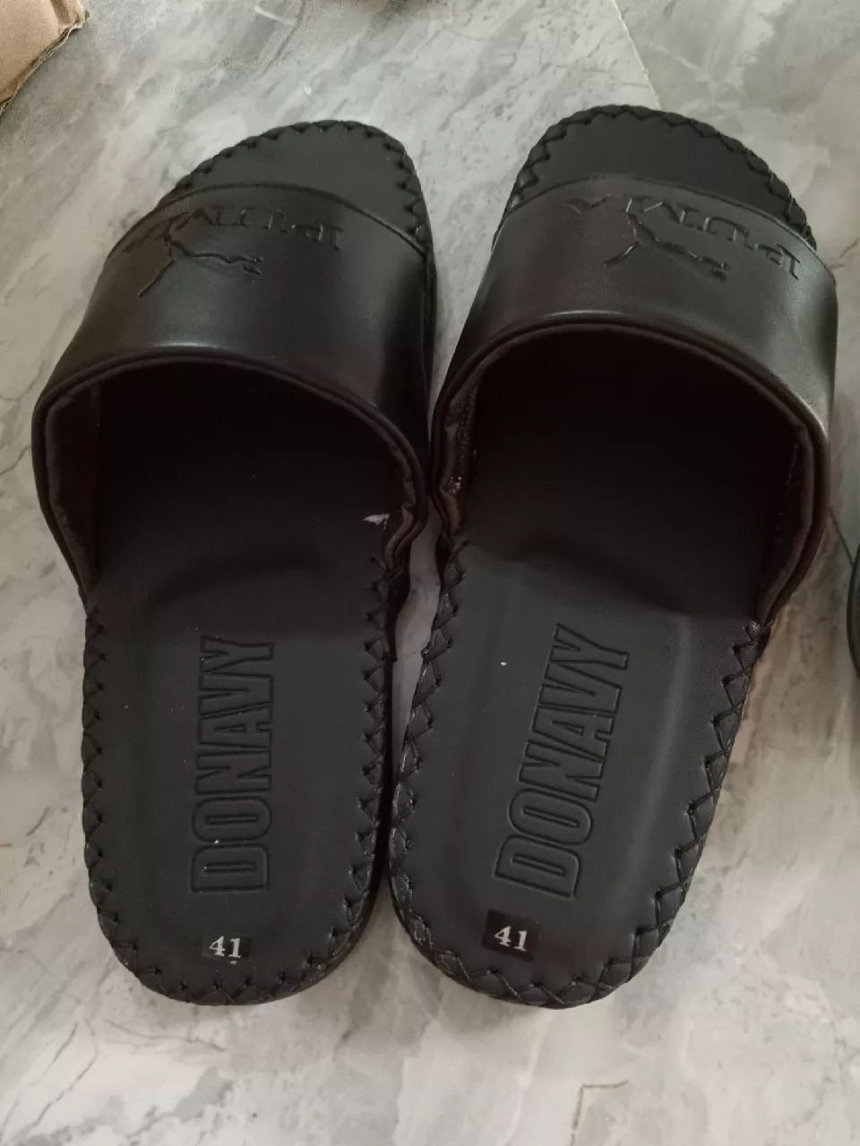 Dép quai ngang nam da DONAVY nhìn nghiêng